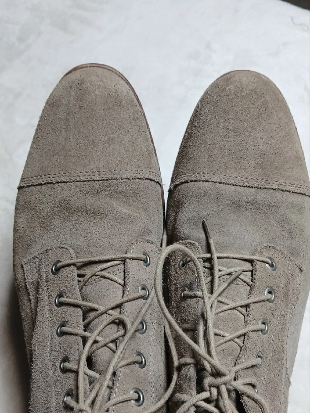 Helm Hollis Men's Suede Cap Toe Chukka Boots in Taupe Size 11